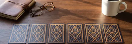 Escolha uma carta: o tarot do trabalho diz o que trava