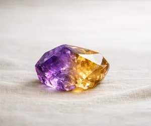 Ametrine: virtudes e propriedades da pedra do reequilíbrio