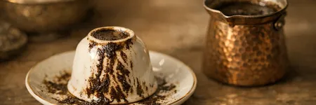 Tasseomancia: ler o futuro nas folhas de chá e no café
